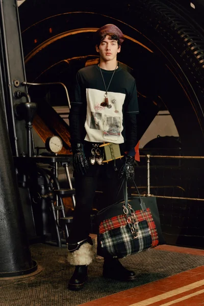 Look 10